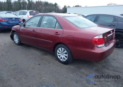 2005 Toyota Camry Le z USA, uszkodzony, nr VIN 4T1BE32K15U038472